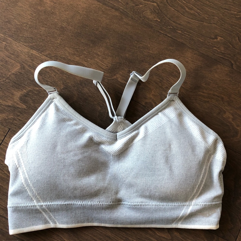 saucony sports bra